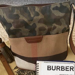 Burberry purse
